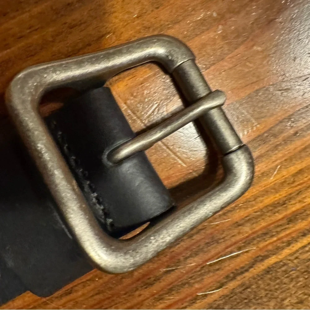 Levi’s leather Belt Black with silver buckle. Size 40